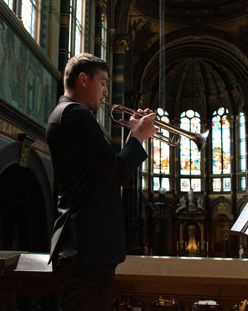 June 10: Jacob Lange performs a trumpet solo from the balcony of St. 尼古拉斯大教堂(pc: Sam Held)
